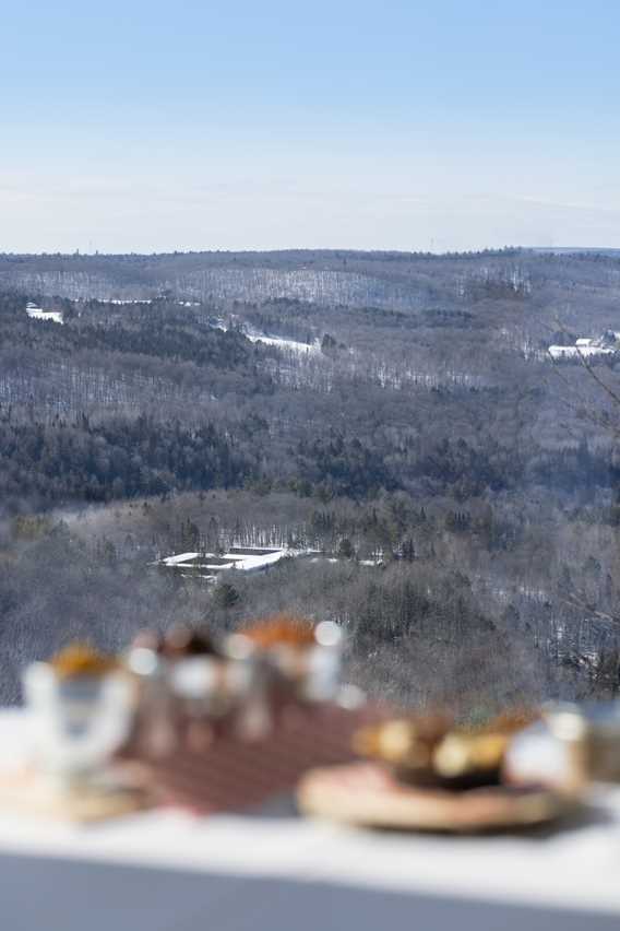 auberge-de-la-montagne-coupee-piscine-motoneige